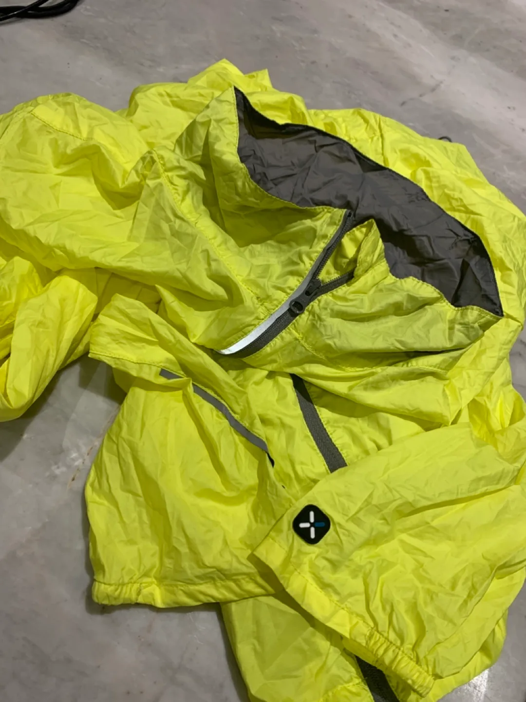 B'Twin Cycling Jacket - Neon Yellow image indicator(2)