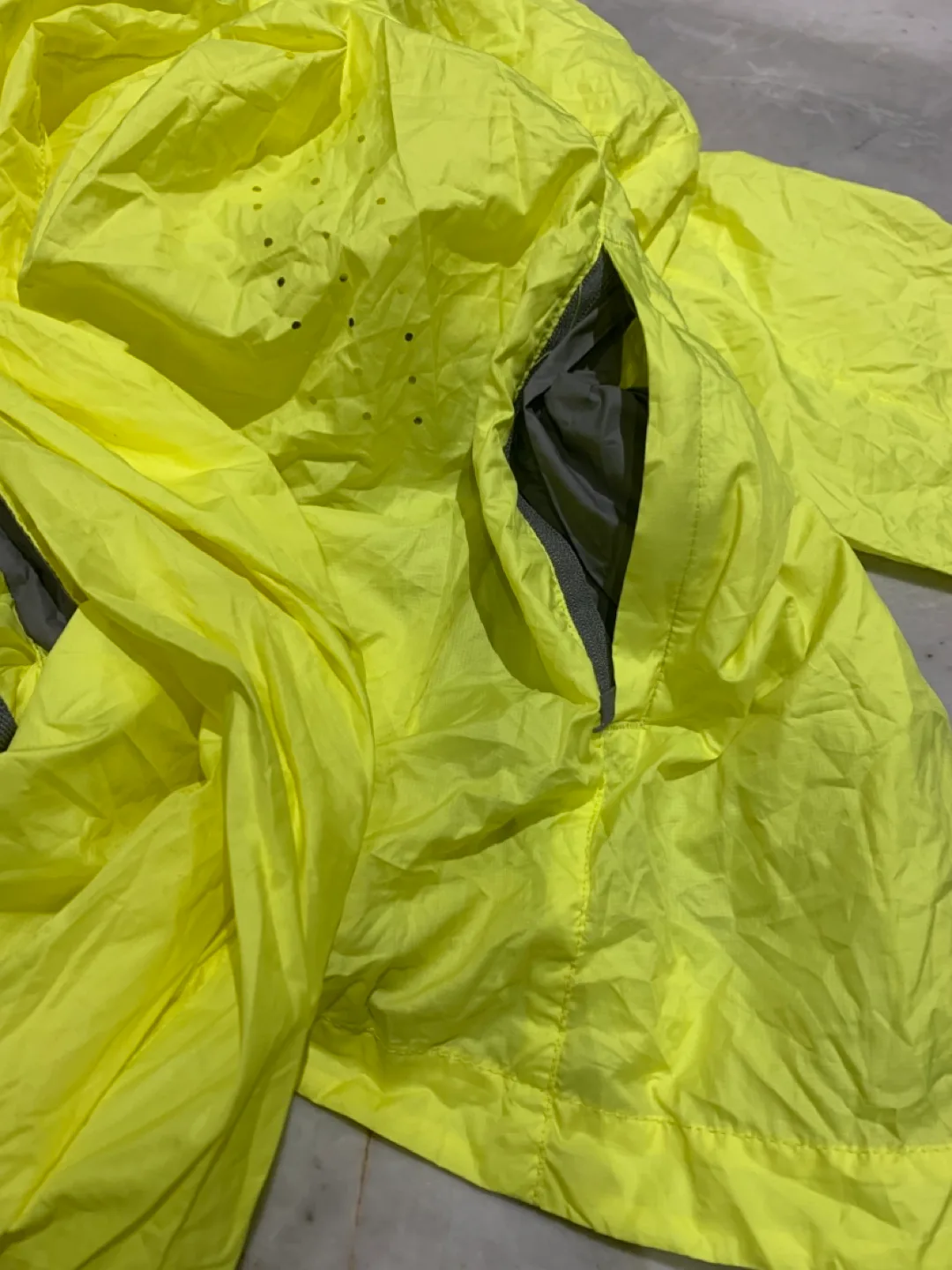 B'Twin Cycling Jacket - Neon Yellow image indicator(3)