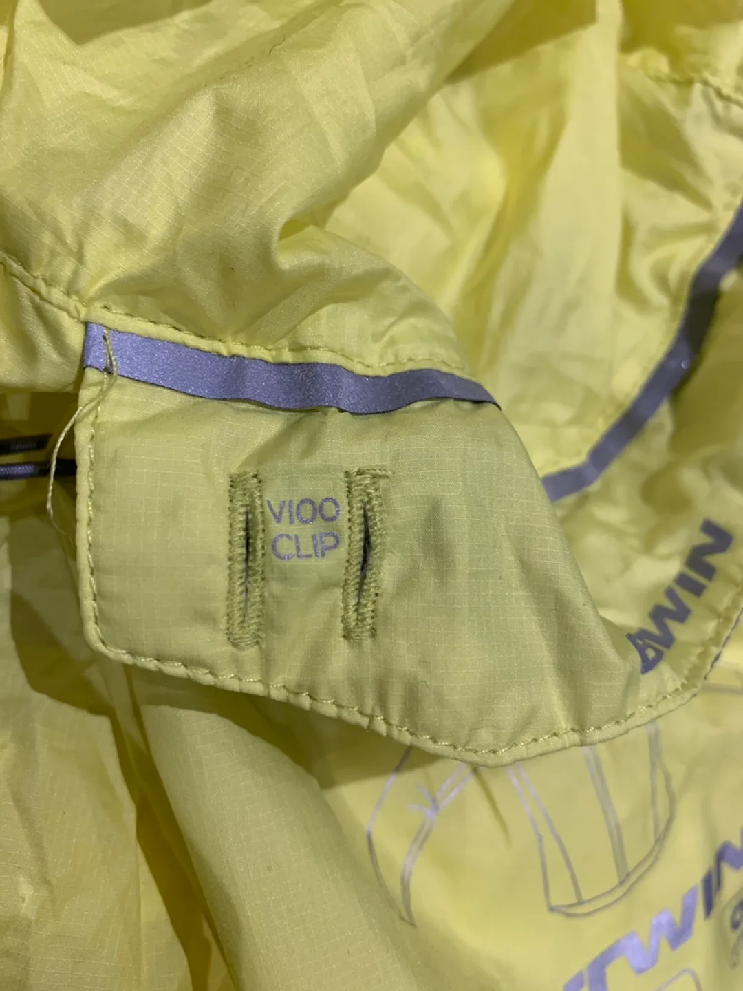B'Twin Cycling Jacket - Neon Yellow image indicator(9)