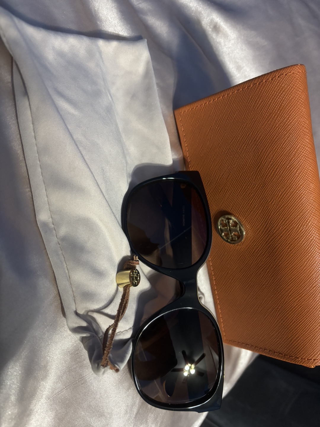 Tory Burch Sunglasses with Case - photo 3