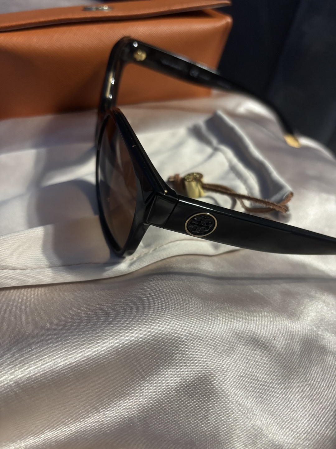 Tory Burch Sunglasses with Case - photo 2