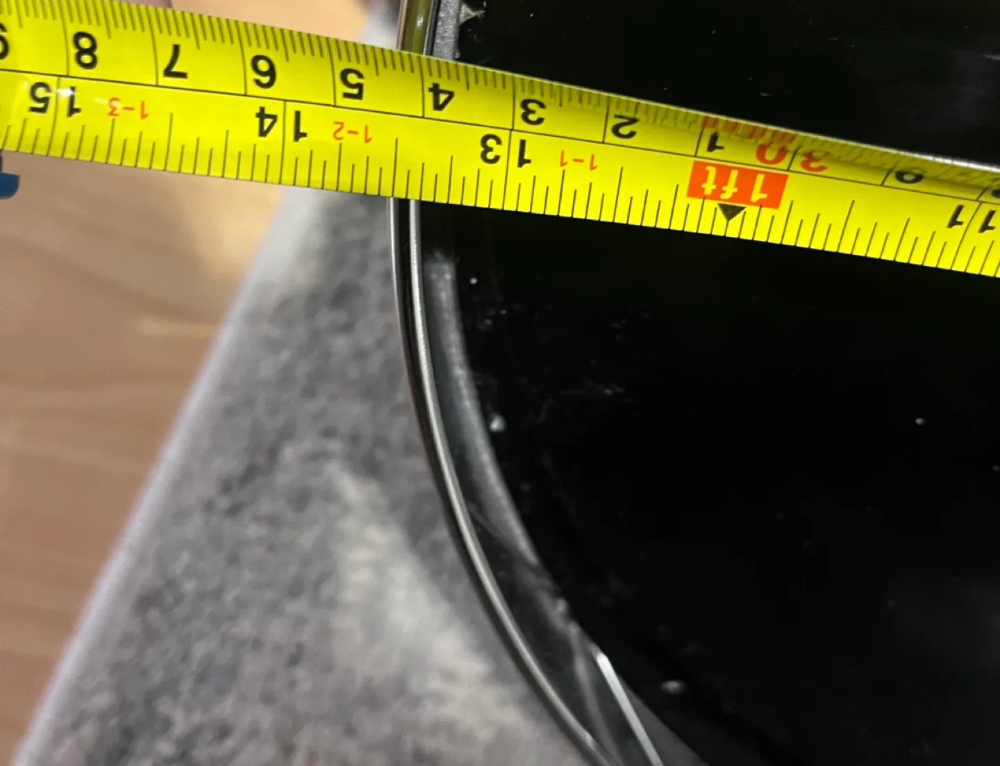 Black Wall Clock with Rhinestone Heart Design image indicator(3)