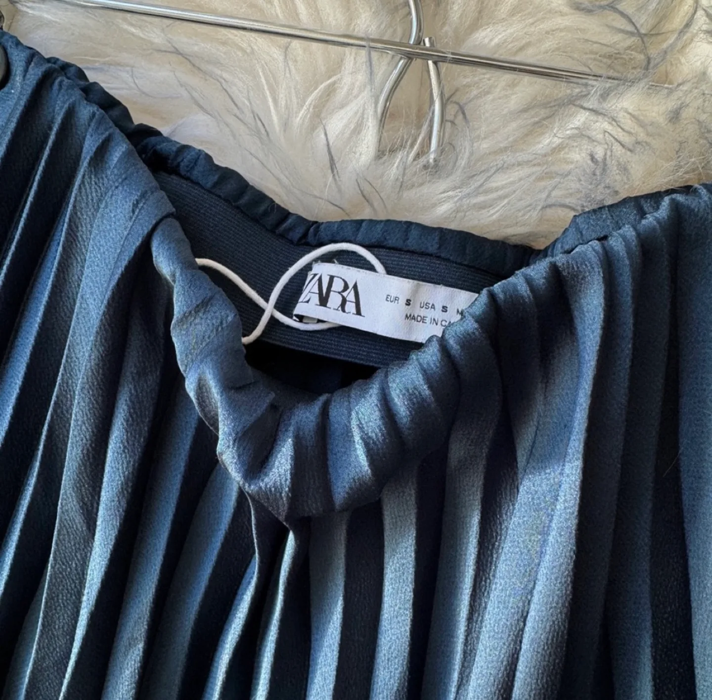 Zara Pleated Midi Skirt - Size S image indicator(5)