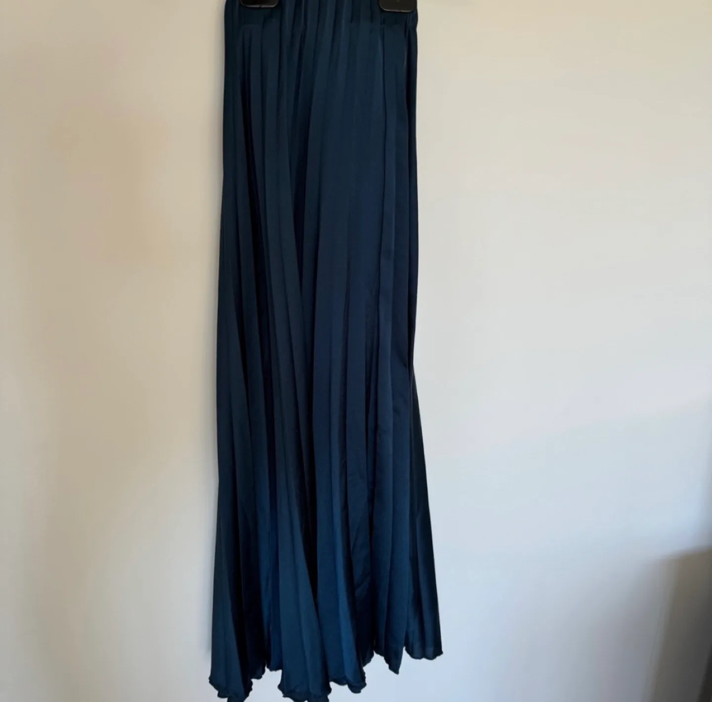 Zara Pleated Midi Skirt - Size S image indicator(3)