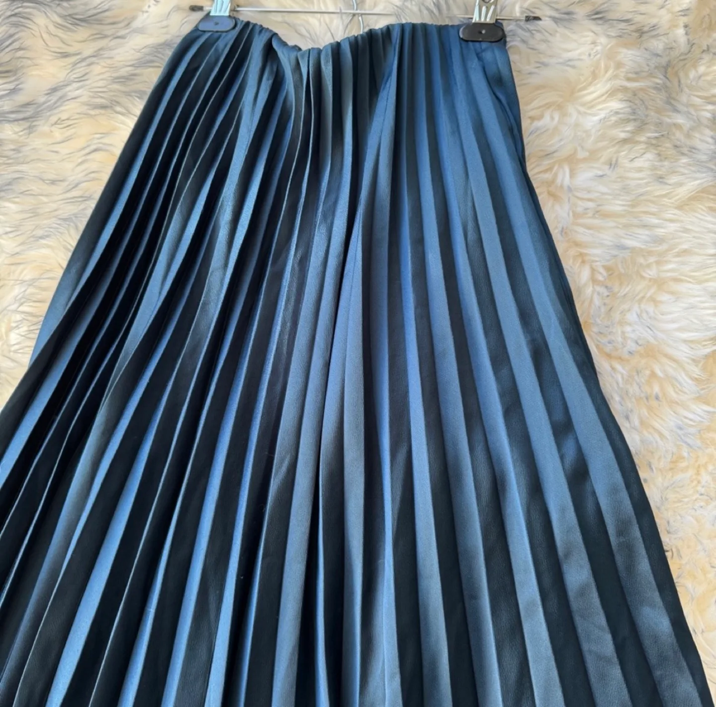 Zara Pleated Midi Skirt - Size S image indicator(2)