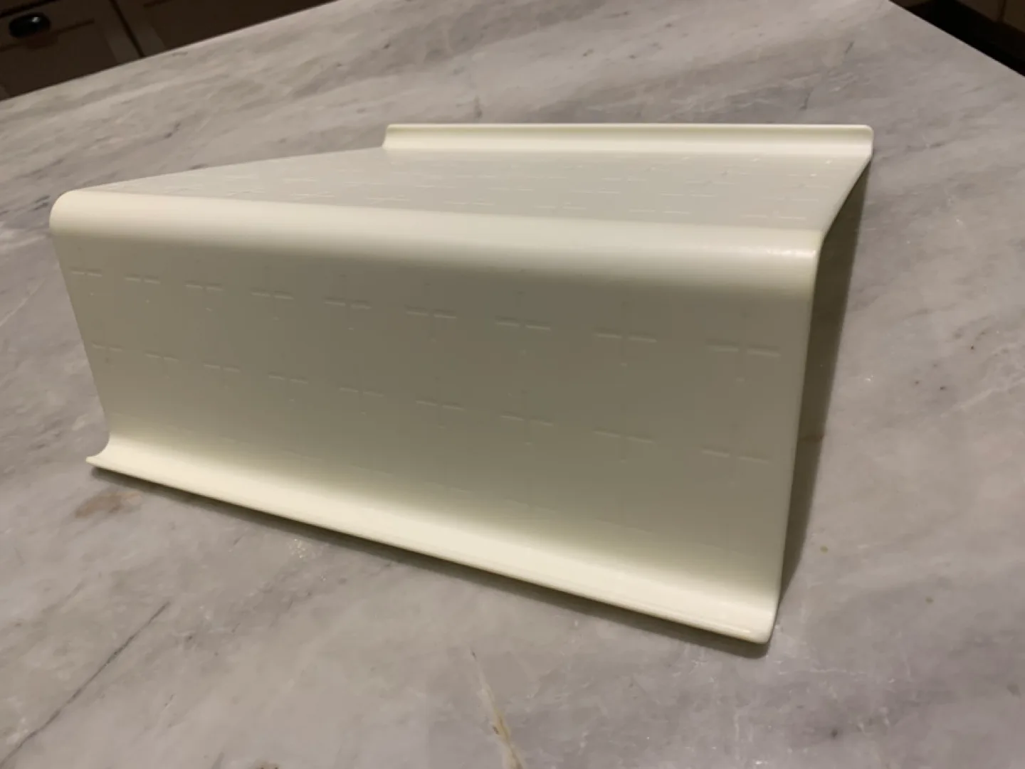 IKEA ISBERGET White Plastic Laptop Riser Stand image indicator(2)