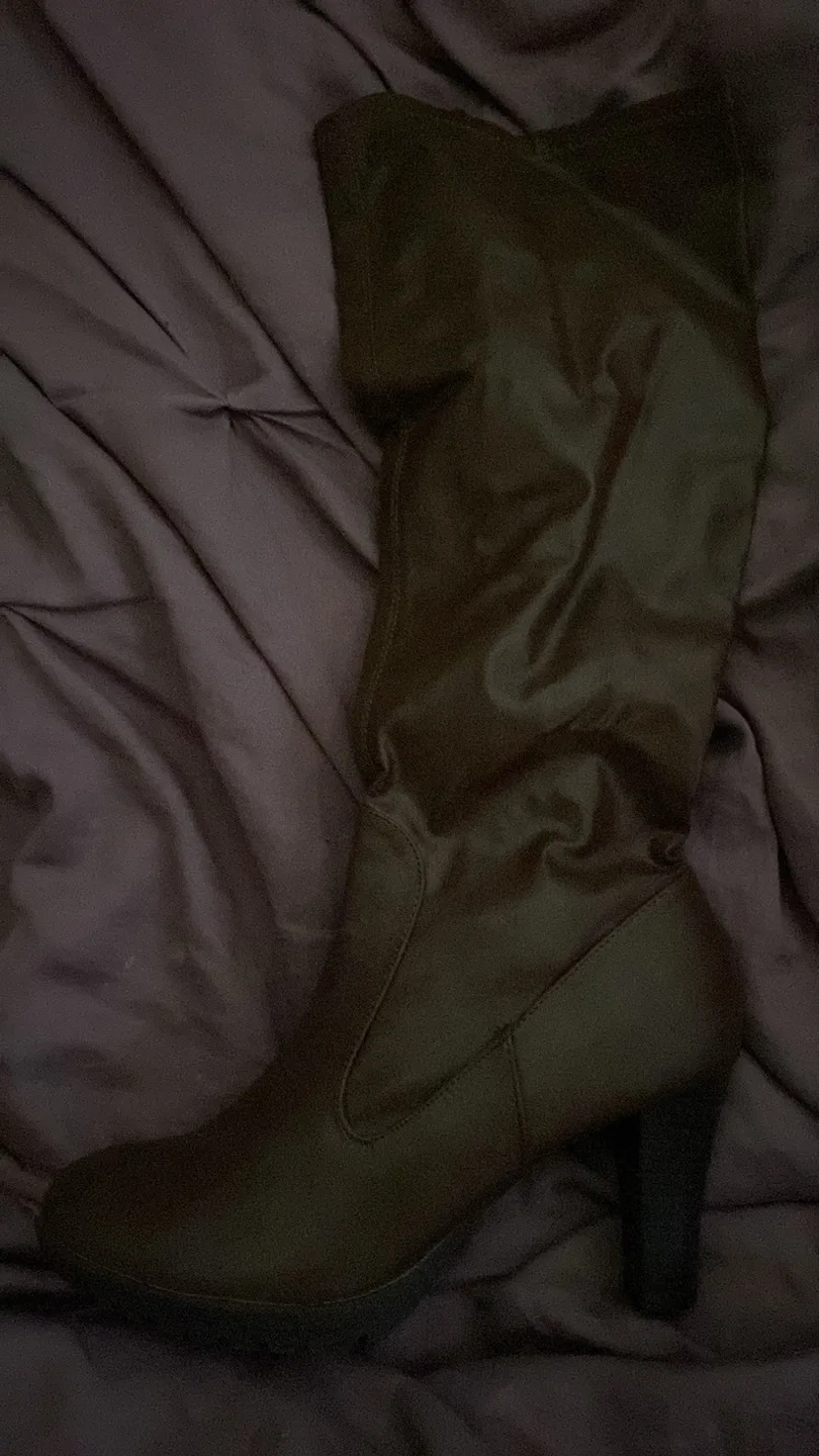 Brown Knee-High Boots with Block Heel image indicator(4)