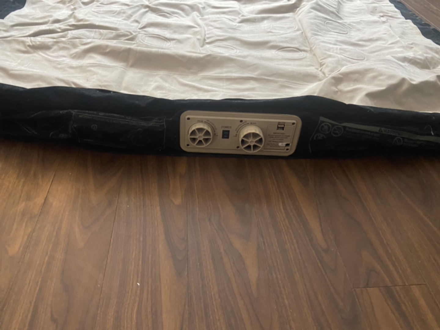 King Koil Queen Air Mattress -  Like New! - photo 4
