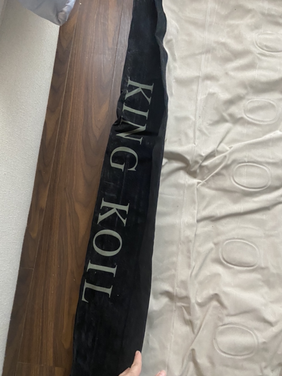 King Koil Queen Air Mattress -  Like New! - photo 5