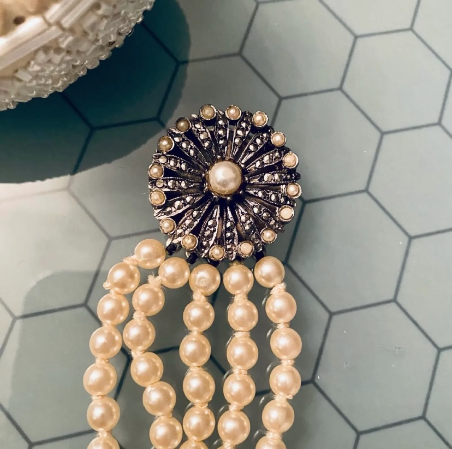 Vintage Faux Pearl Necklace 🏈 image indicator(2)
