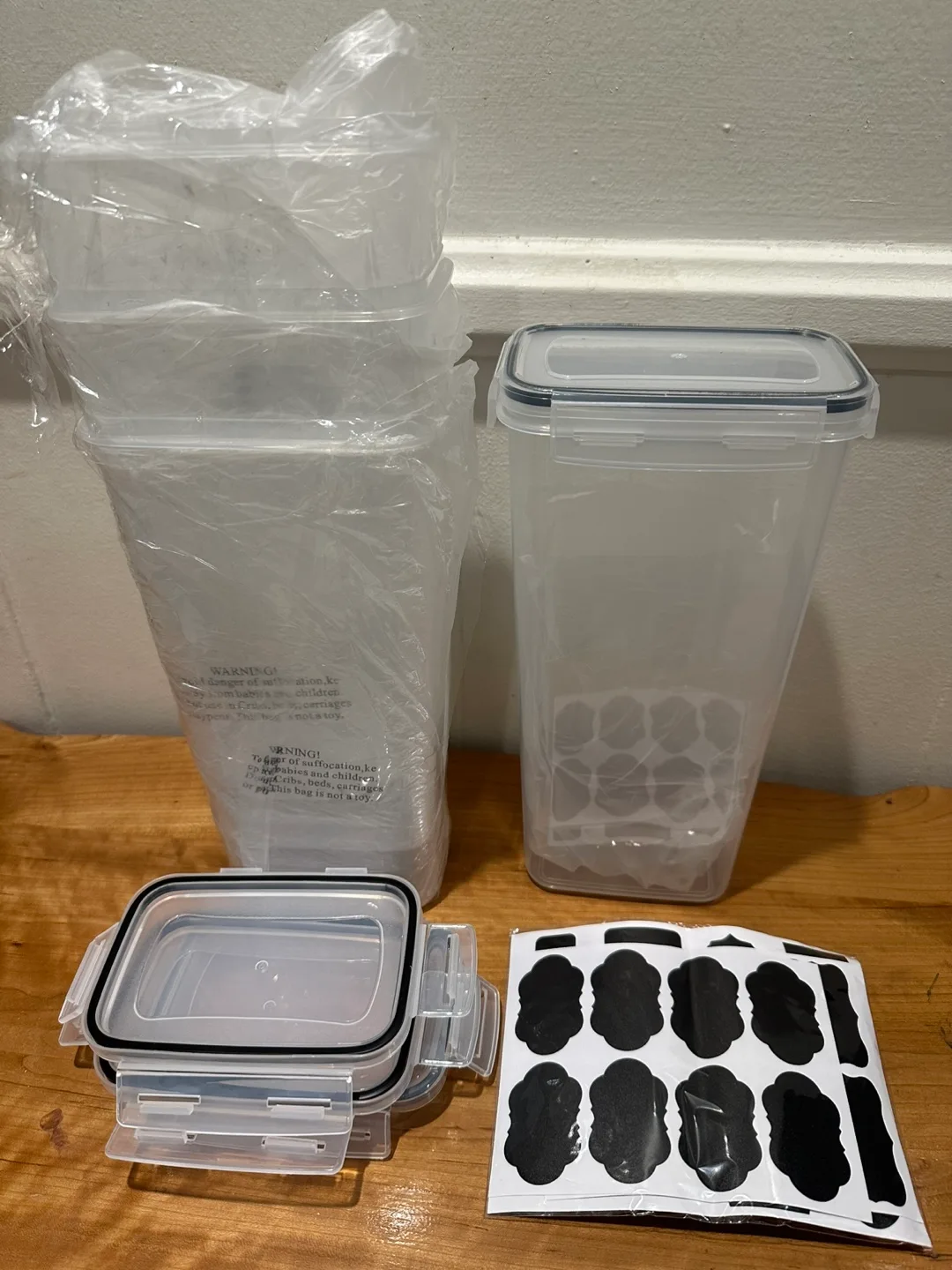 4 Set of Airtight Food Storage Containers with Labels thumbnail