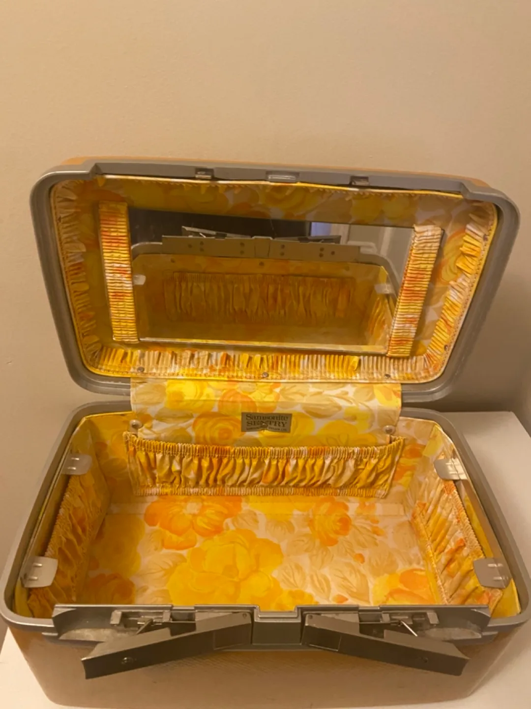 Vintage Samsonite Cosmetic Case image indicator(2)