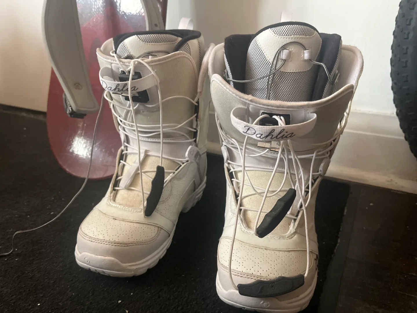 Women's Snowboard Package - Board, Bindings, and Boots image indicator(3)