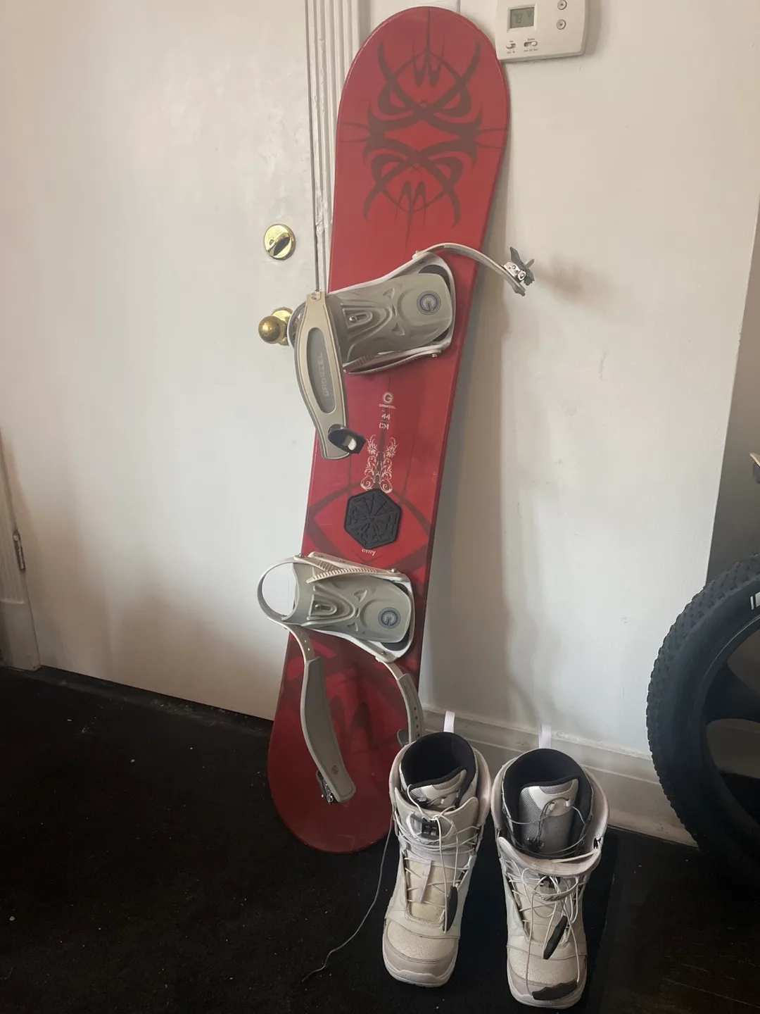 Women's Snowboard Package - Board, Bindings, and Boots image indicator(2)