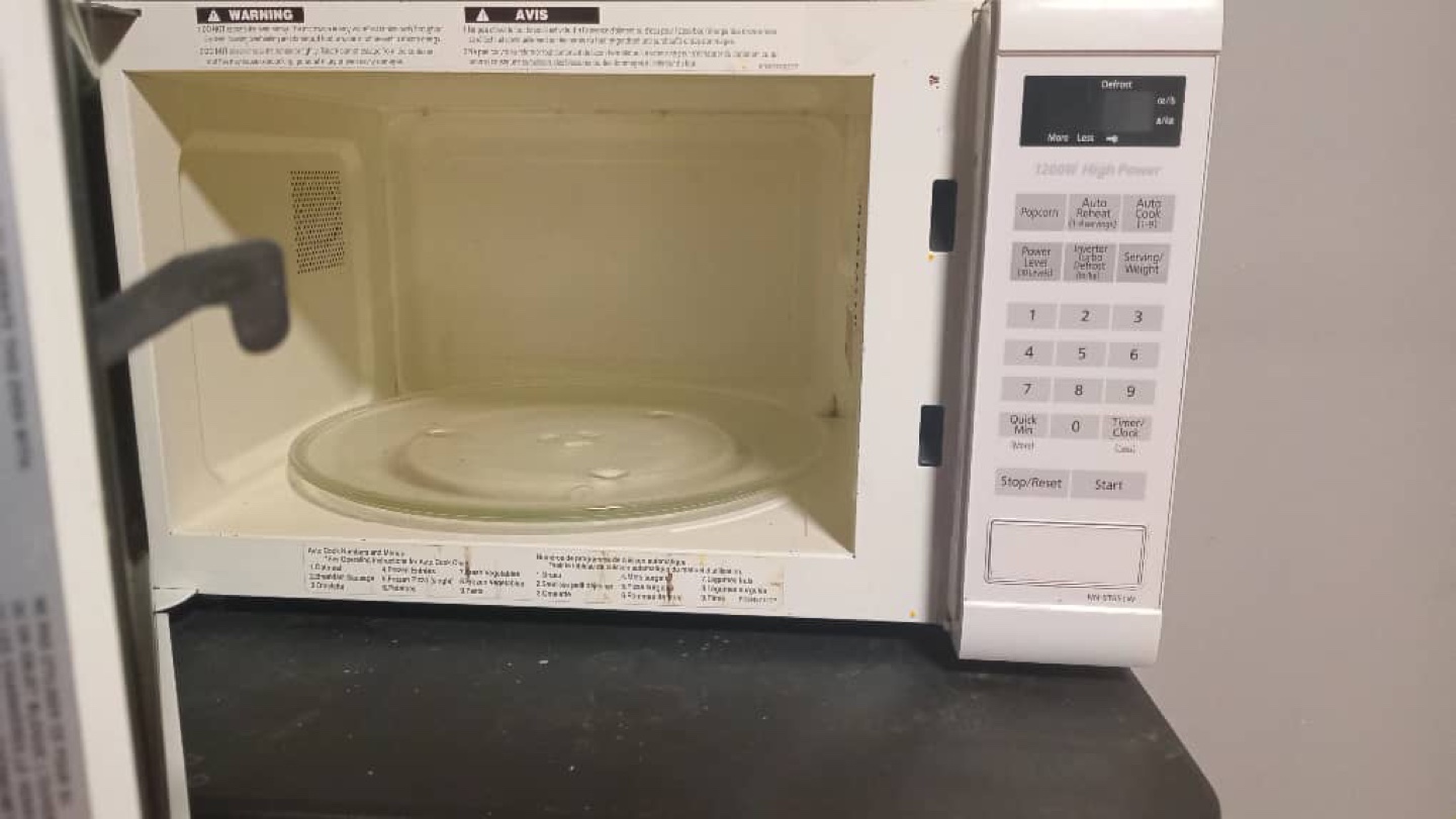 Panasonic 1200W Microwave - photo 2