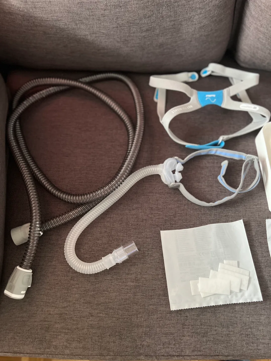 🏈ResMed AirFit F20 Full Face CPAP Mask with Extras image indicator(2)
