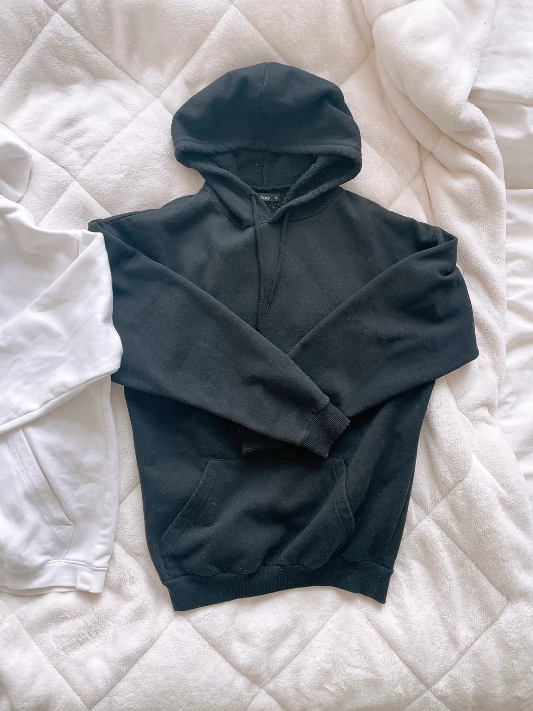 Women’s hoodie image indicator(3)