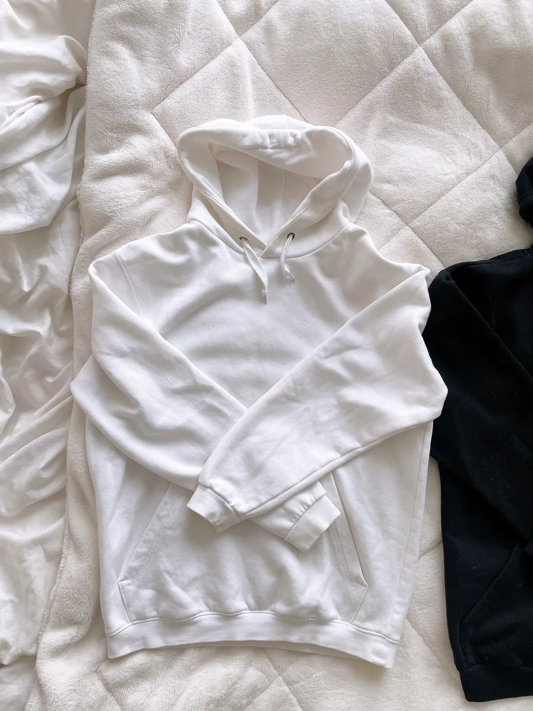 Women’s hoodie image indicator(2)