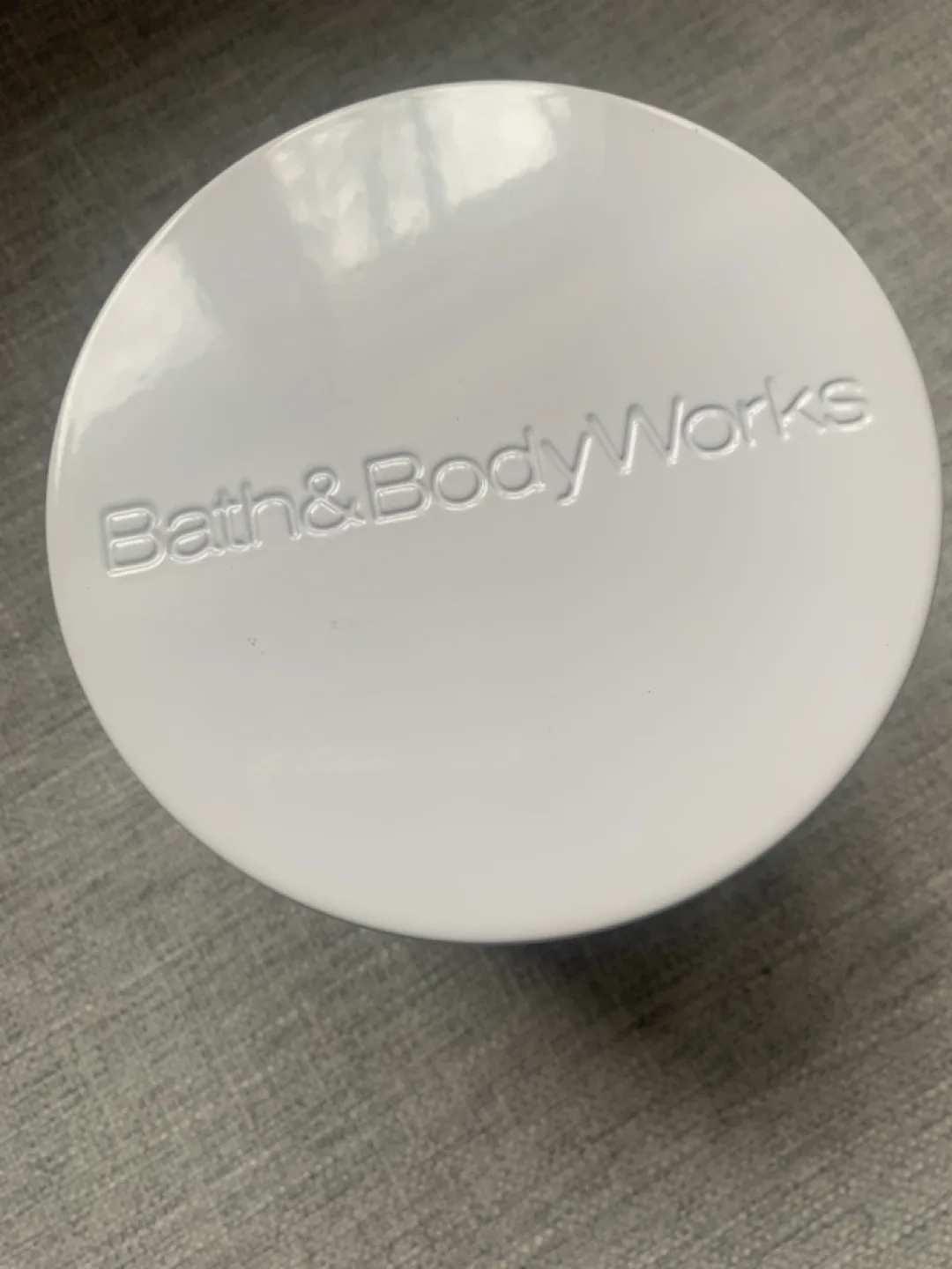 Bath & Body Works White Barn Lavender Vanilla 3-Wick Candle image indicator(3)