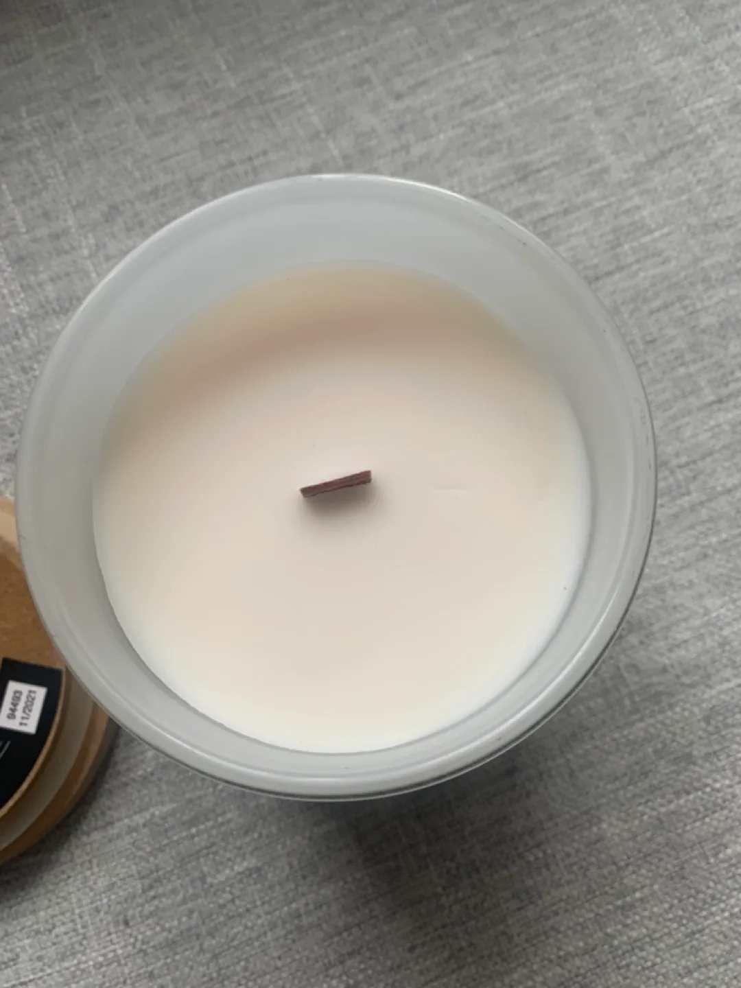 Vanilla & Amber Wooden Wick Candle - 329g image indicator(2)