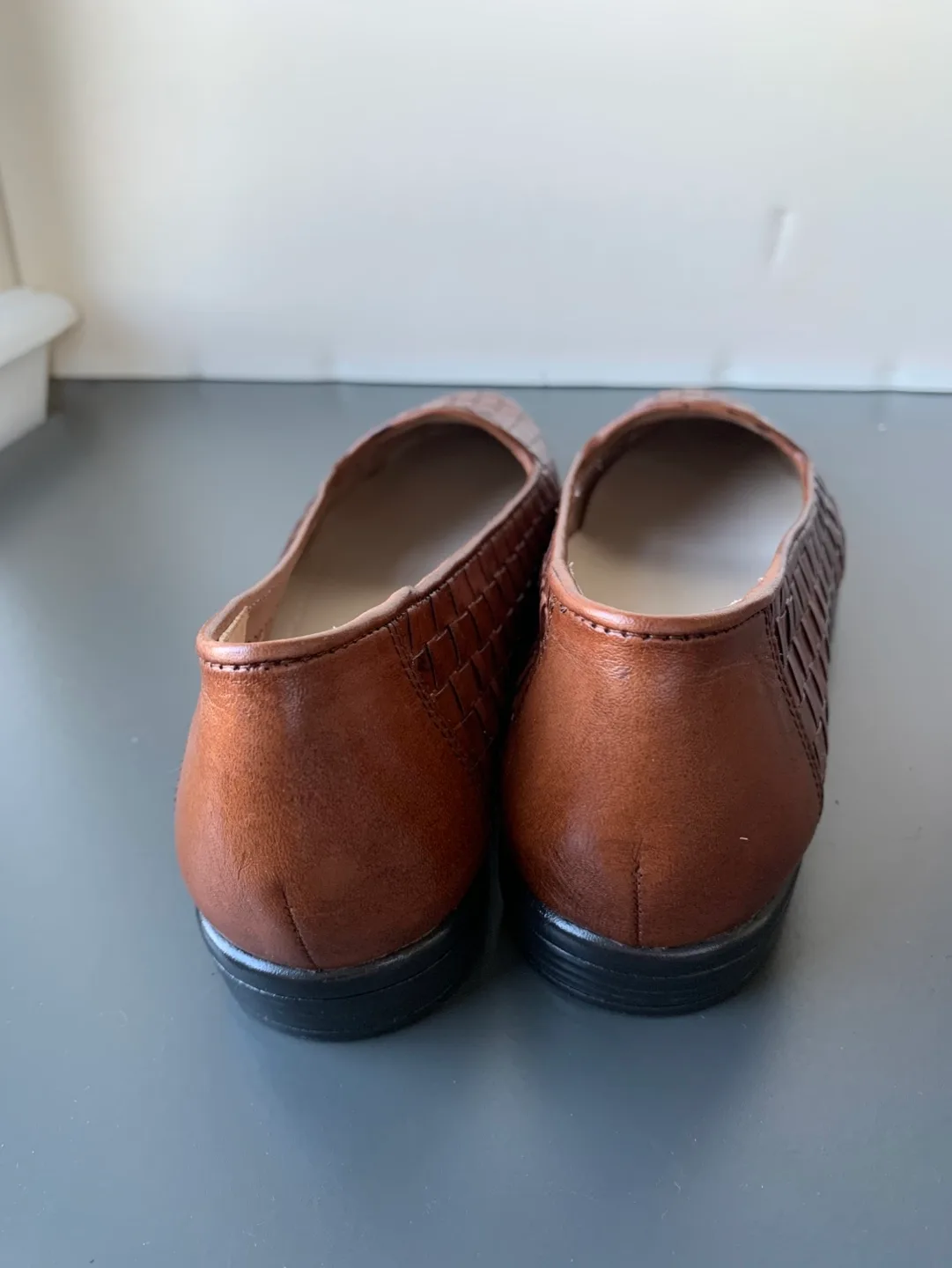 Trotters Brown Leather Woven Flats image indicator(7)