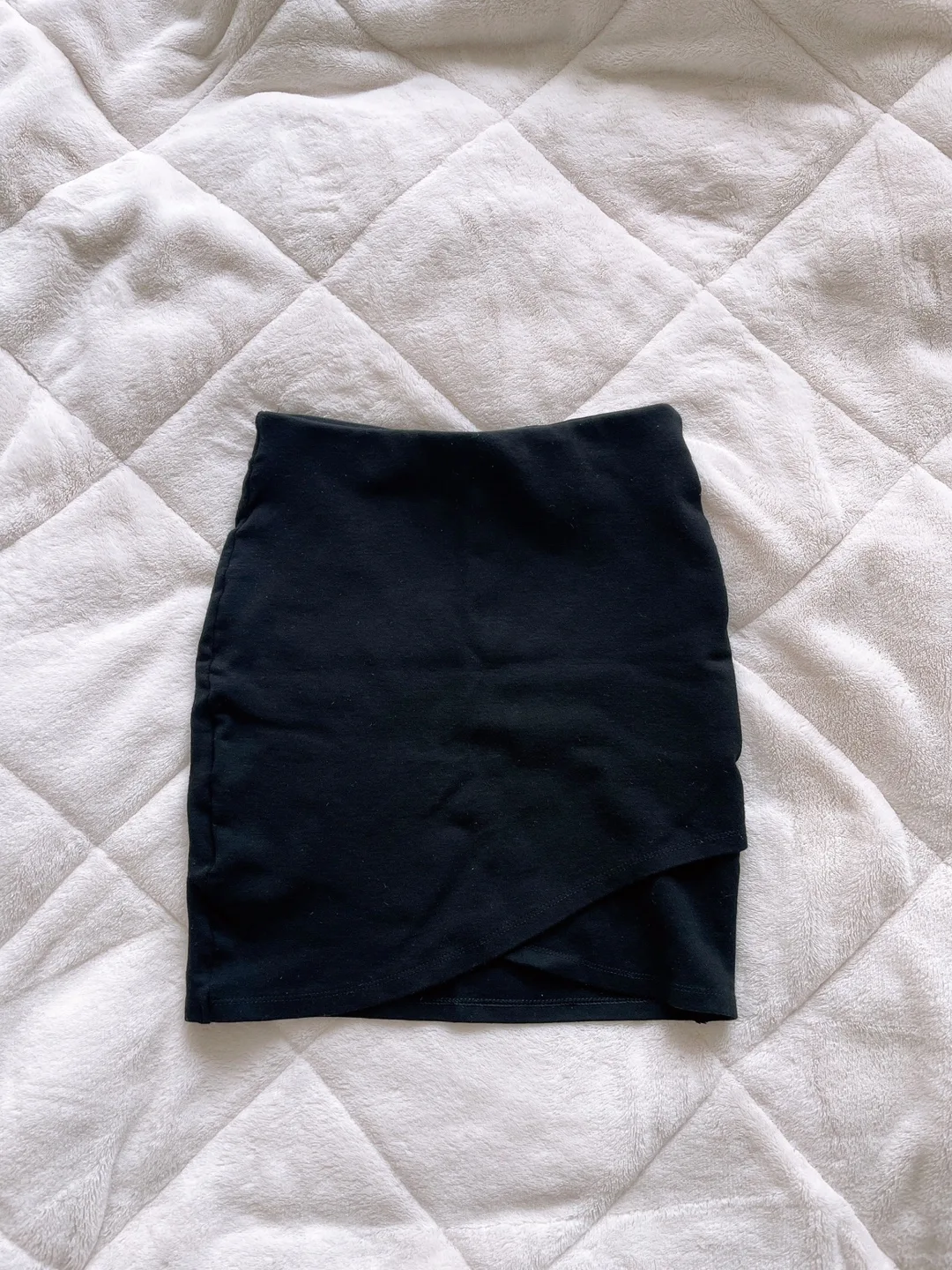 Aritzia black mini skirt image indicator(2)