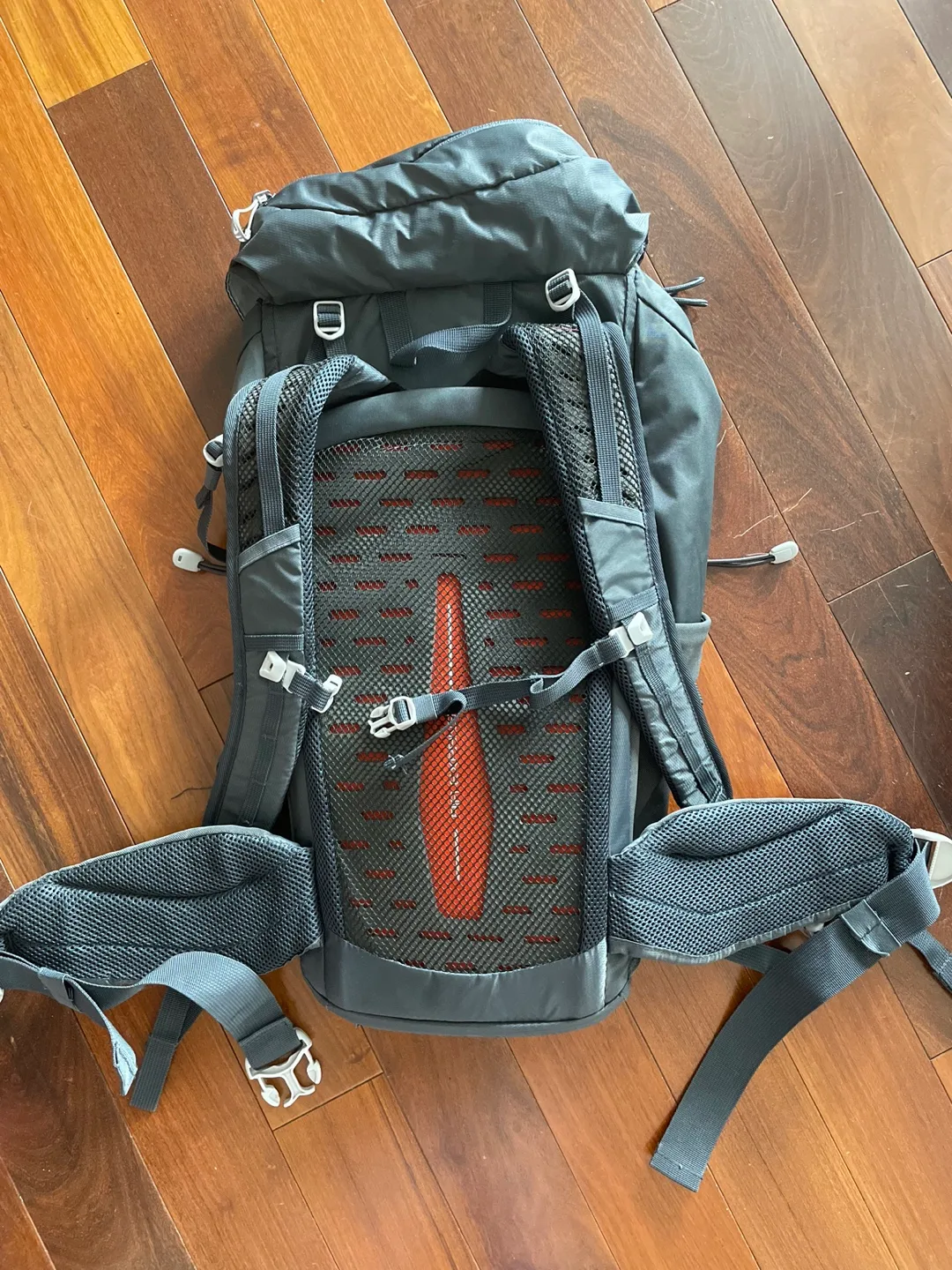 Mountain Warehouse Hiking Backpack image indicator(3)