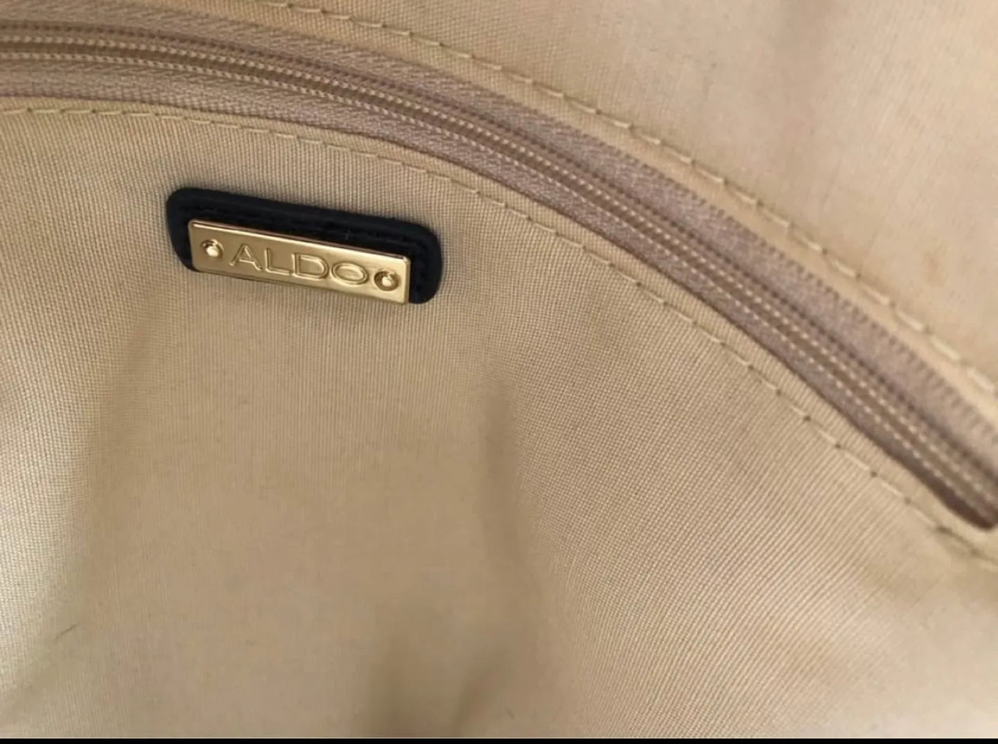 🏈 ALDO Two-Tone Hand Bag 🏈 image indicator(2)