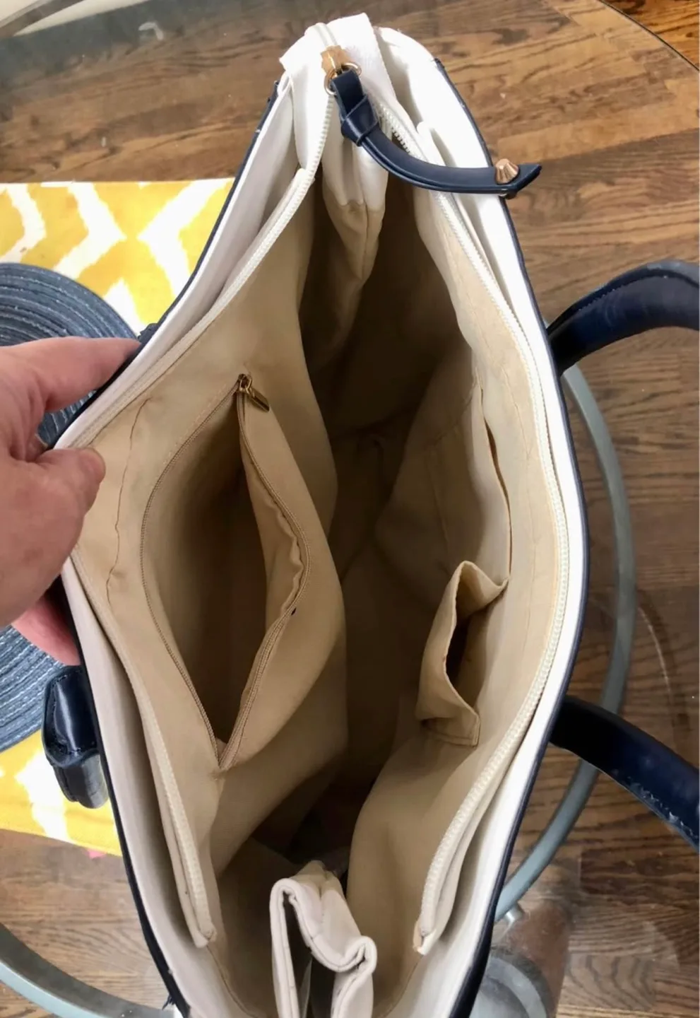 🏈 ALDO Two-Tone Hand Bag 🏈 image indicator(4)