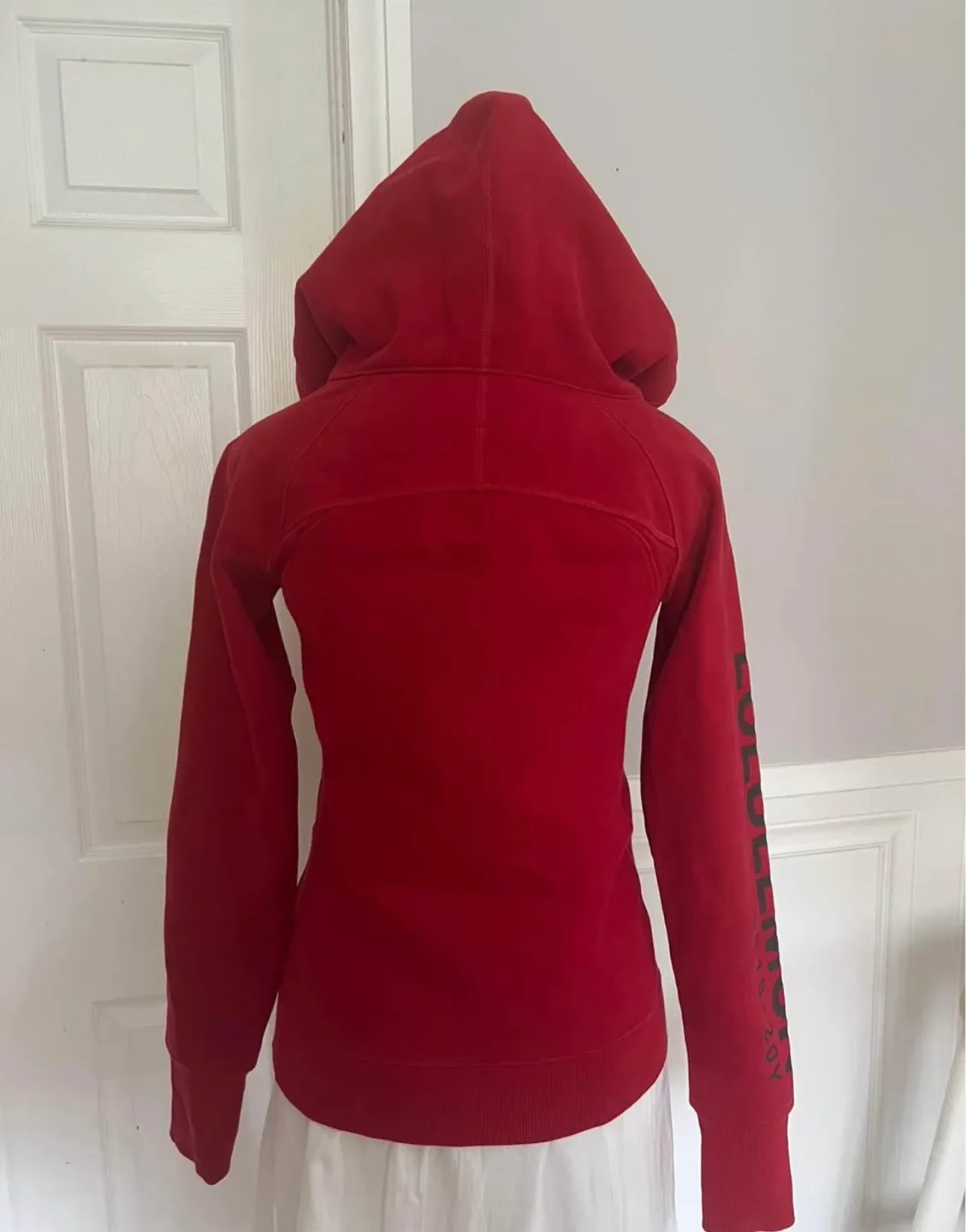 🏈 Lululemon Red Zip-Up Hoodie 🏈 image indicator(3)