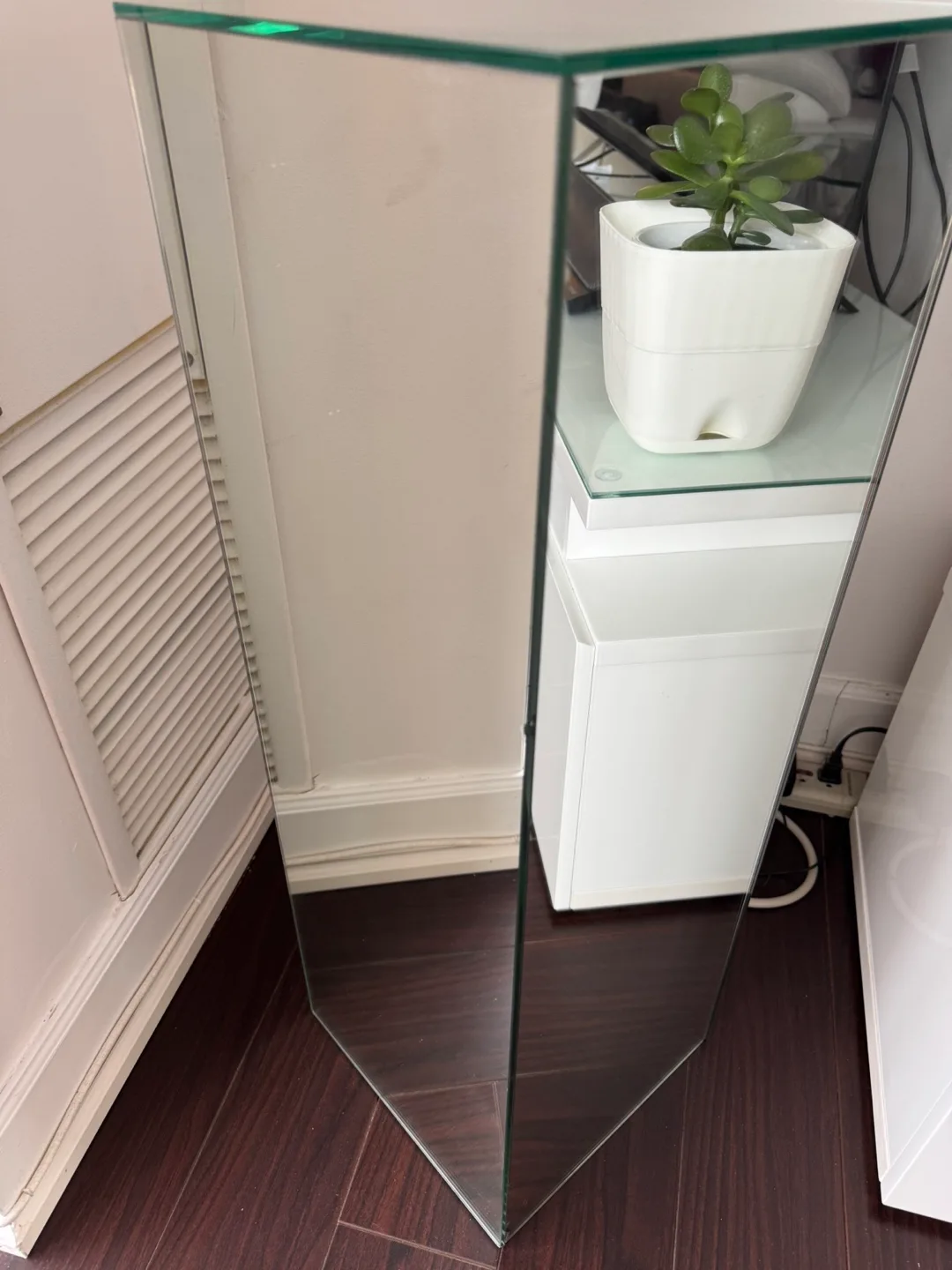 Mirrored Pedestal Stand image indicator(9)