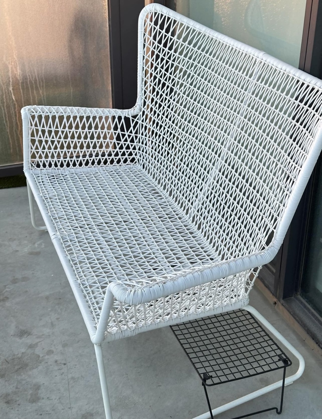 Must go -IKEA HÖGSTEN Loveseat - White Outdoor Patio Furniture