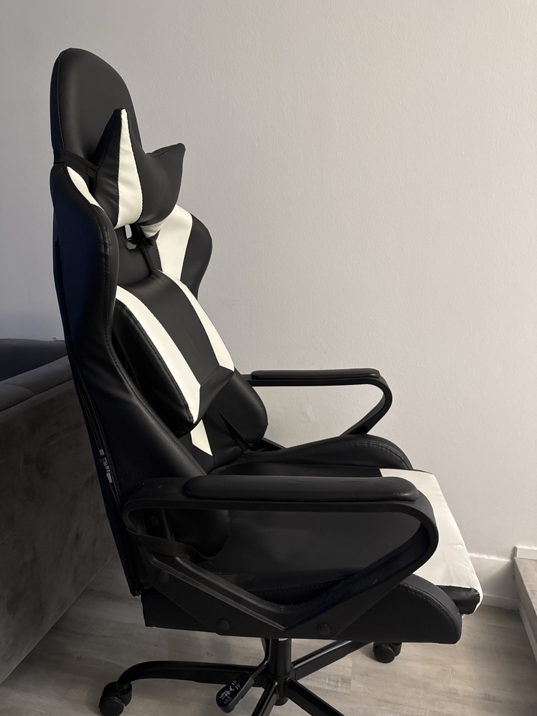 Gaming Chair - Black and White - photo 2