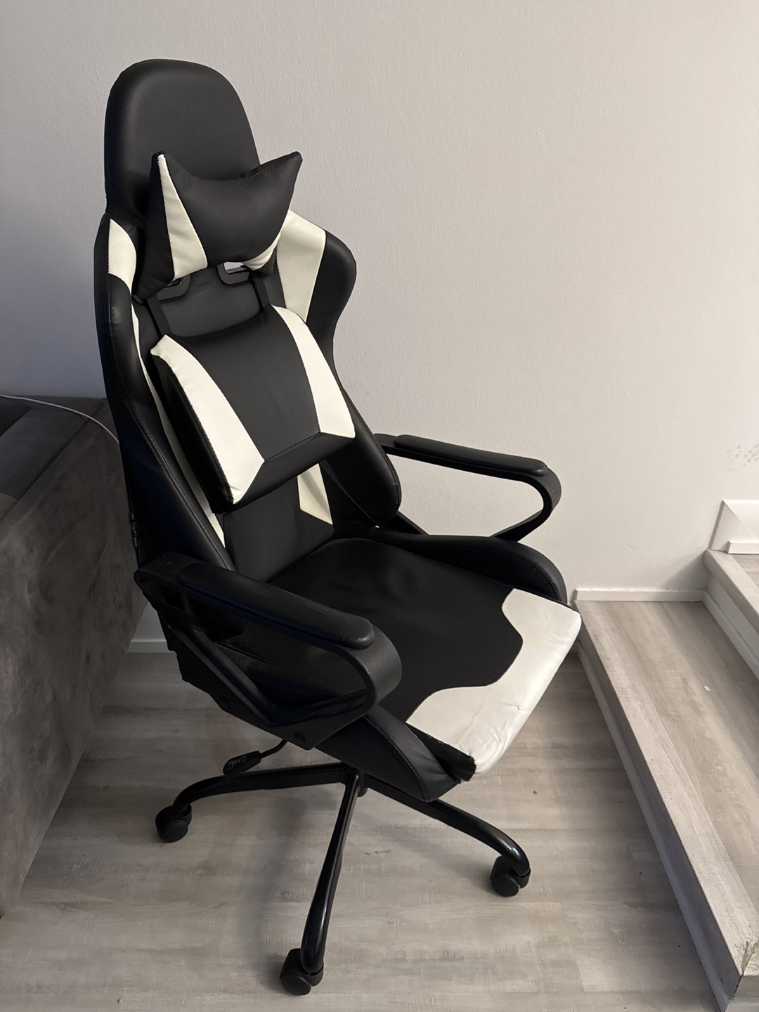 Gaming Chair - Black and White - photo 4