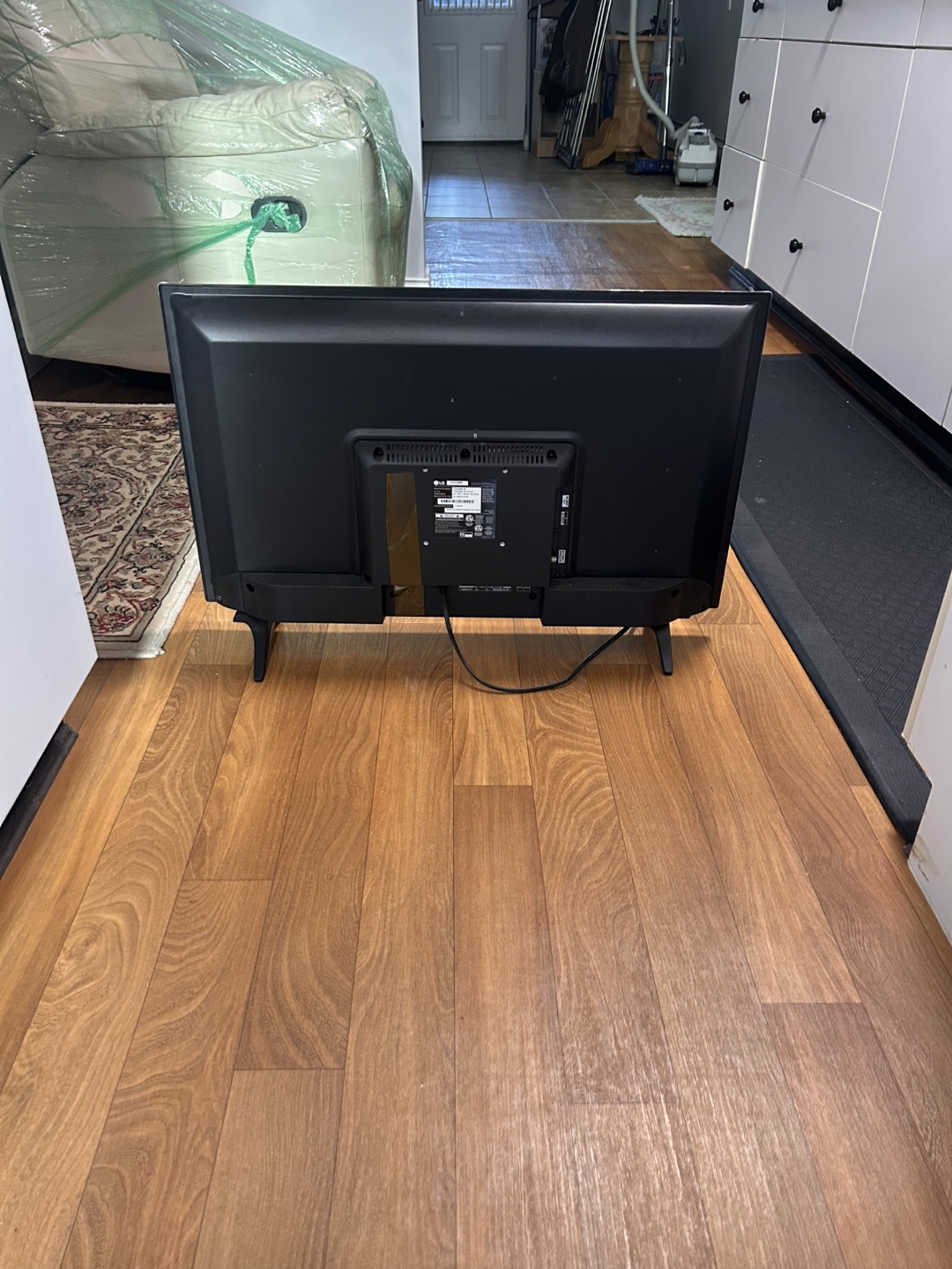 LG 32-inch LED HDTV - photo 2