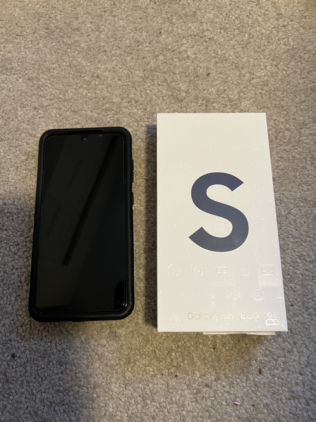 Samsung Galaxy S21 FE 5G with OtterBox case - photo 2