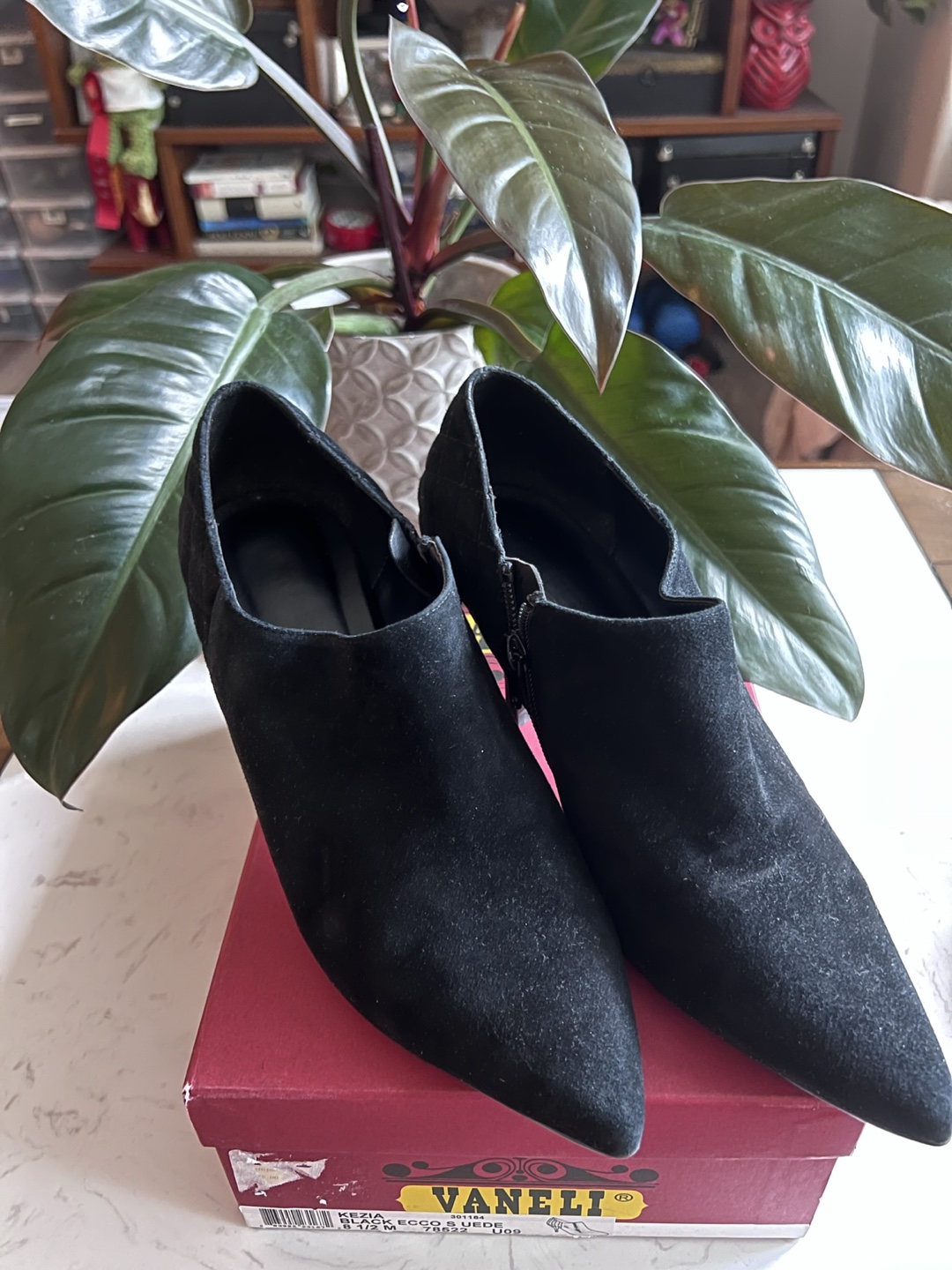 Vaneli Kezia Black Coco Suede Ankle Boots Size 8.5