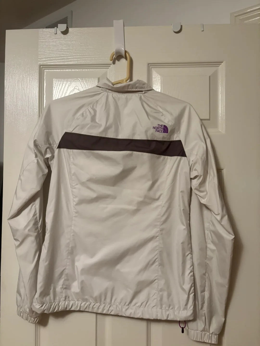 The North Face Women's White Jacket image indicator(3)