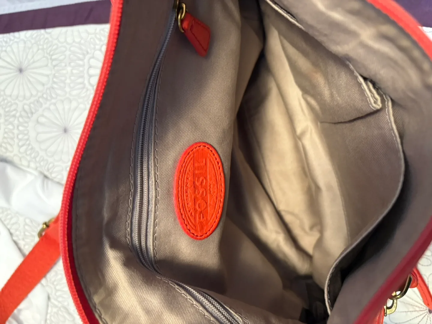 Fossil Women's Coral Crossbody Bag image indicator(3)