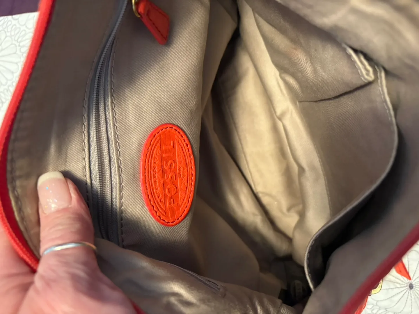 Fossil Women's Coral Crossbody Bag image indicator(4)