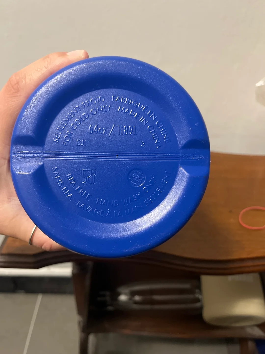 Nike 64oz Royal Blue Water Bottle image indicator(2)