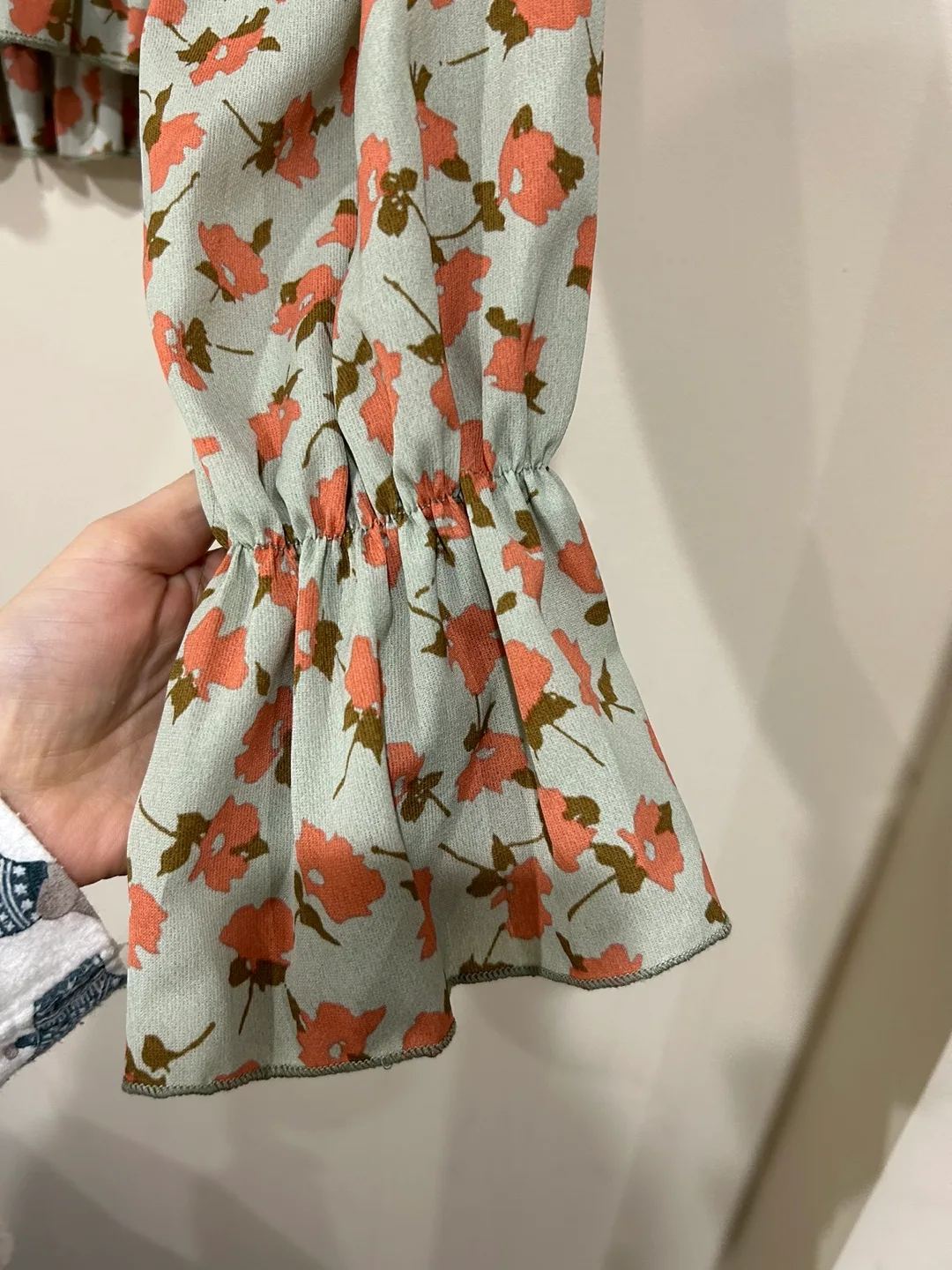 New Floral crop blouse smocked trumpet sleeves size small image indicator(6)