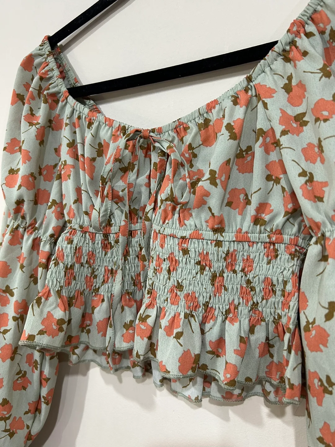 New Floral crop blouse smocked trumpet sleeves size small image indicator(5)