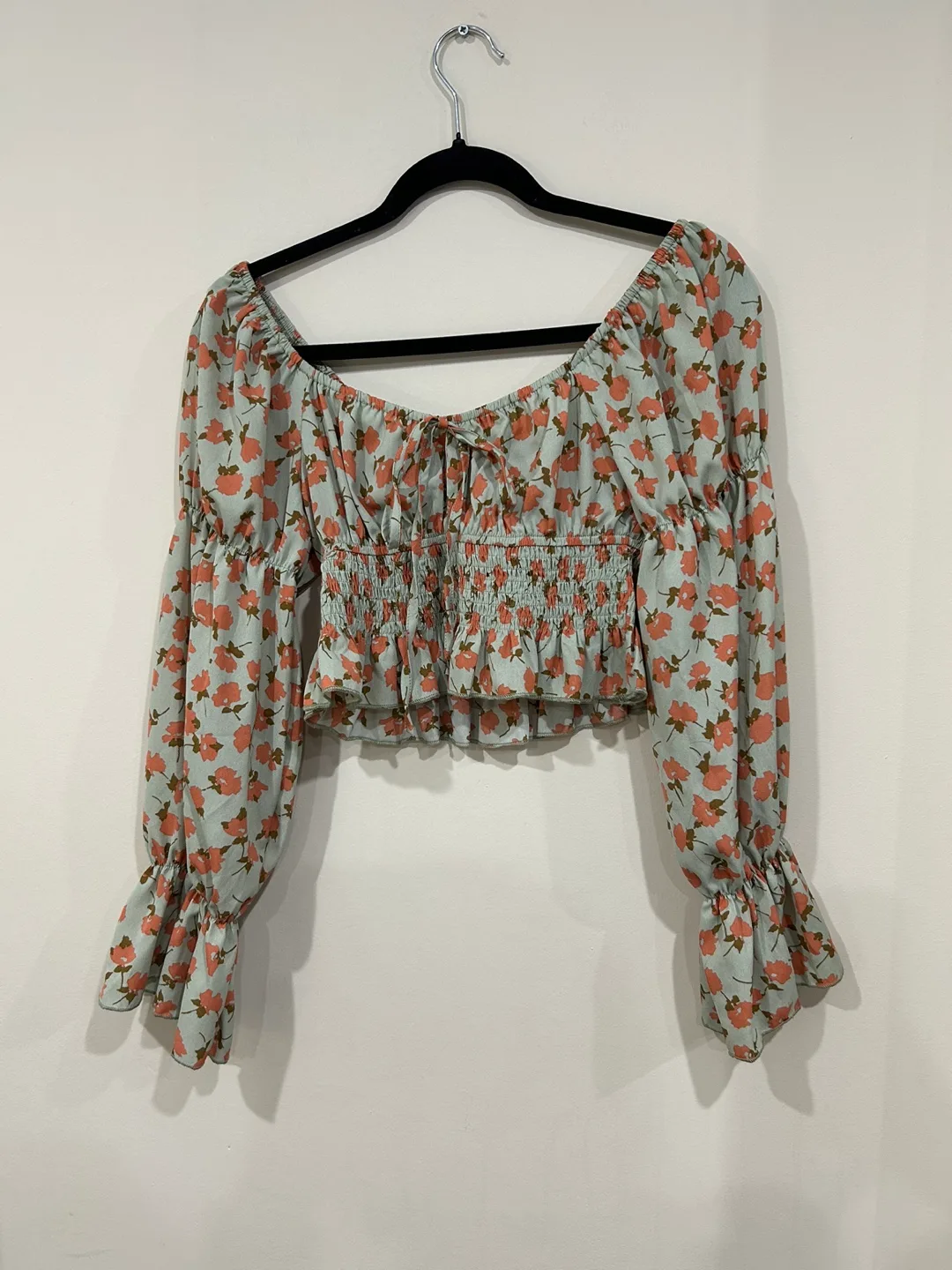 New Floral crop blouse smocked trumpet sleeves size small image indicator(4)