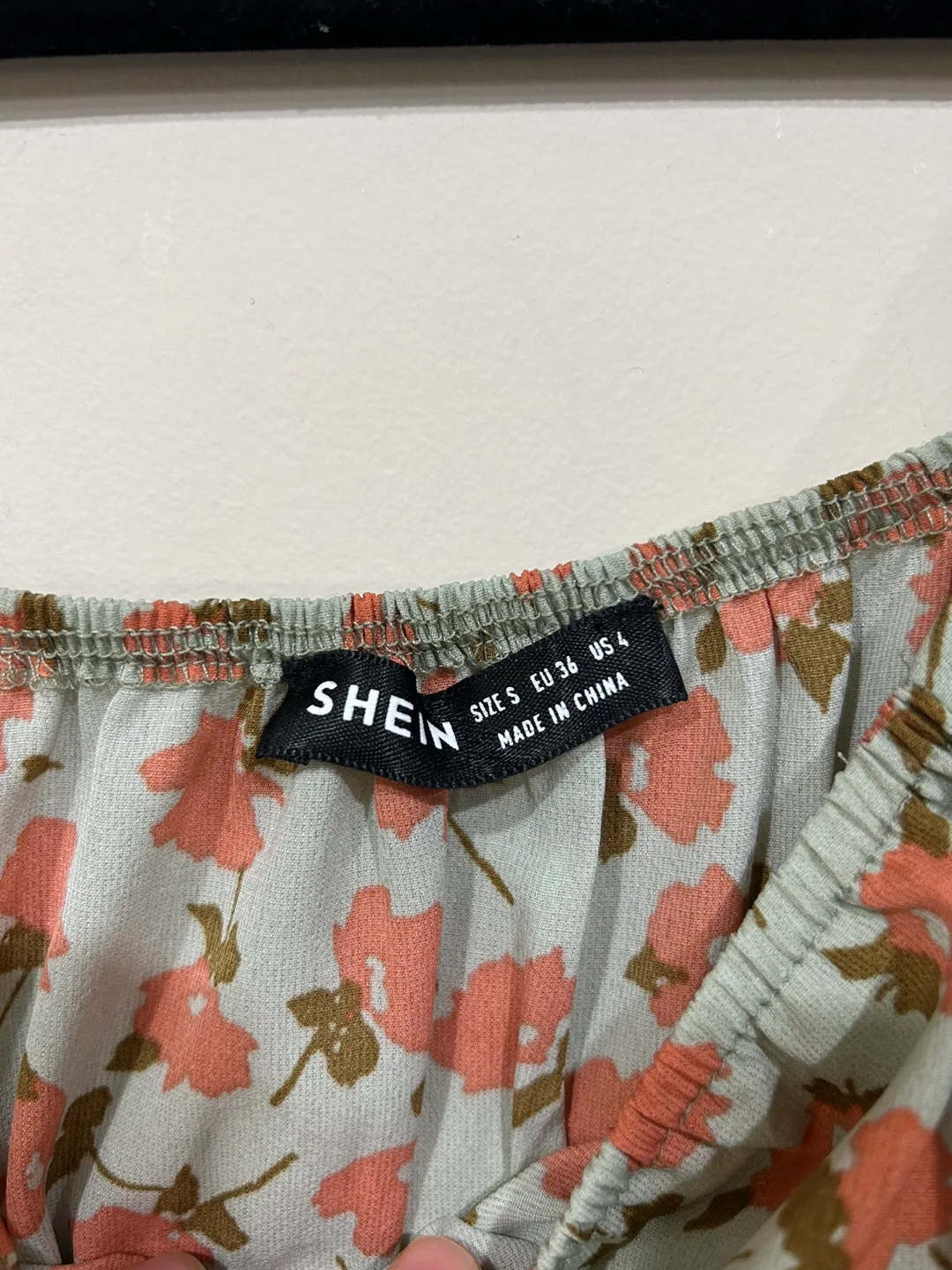 New Floral crop blouse smocked trumpet sleeves size small image indicator(8)