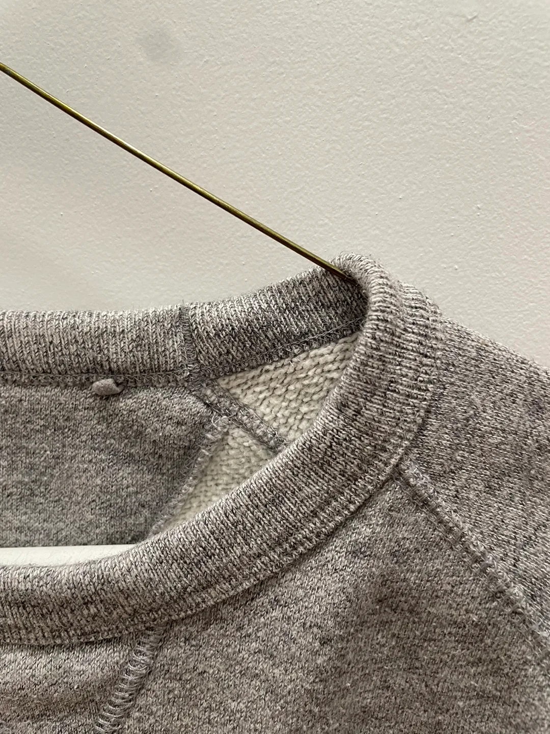 UNIQLO Gray Crewneck Sweatshirt image indicator(3)