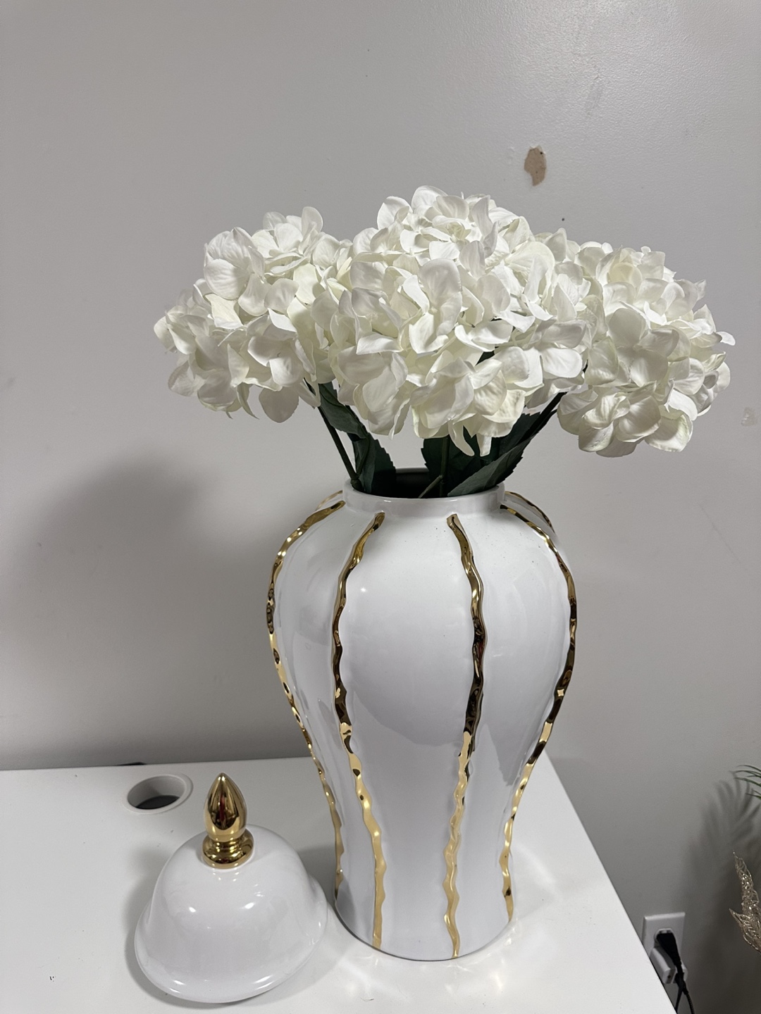 Set of 3 White and Gold Ceramic Jars - photo 4