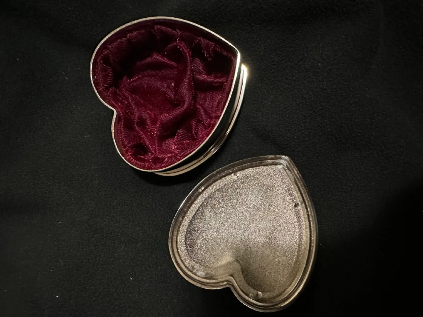 Vintage Heart-Shaped Trinket Box image indicator(5)