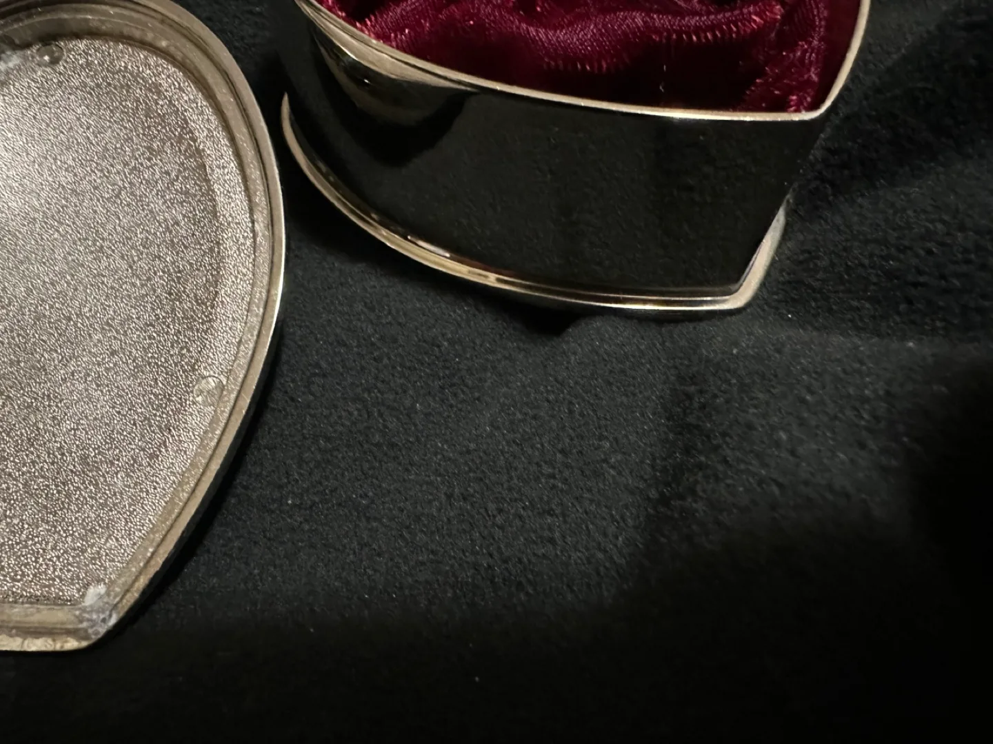 Vintage Heart-Shaped Trinket Box image indicator(3)