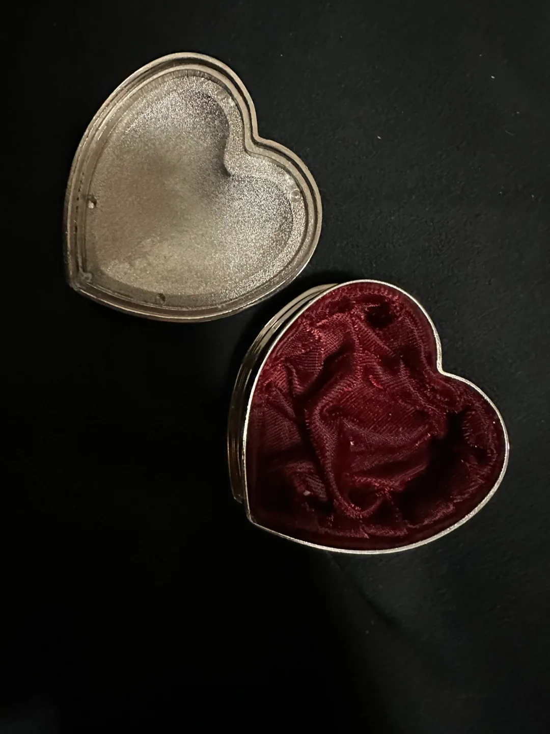 Vintage Heart-Shaped Trinket Box image indicator(2)